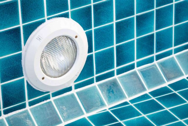 El innovador sistema de iluminación para piscina con cable de 4 hilos y 5 hilos de Warmpool - 1, Foto 1