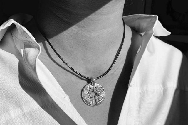 La icónica medalla de la Virgen del Pilar diseñada por Fernando Piró cumple 15 años - 1, Foto 1