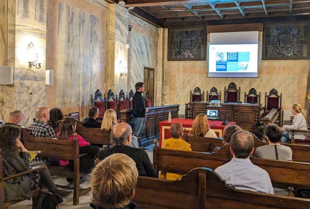 La asociación Bergacomercial presenta el proyecto de la APEU en el Pleno Municipal del Ayuntamiento de Berga - 1, Foto 1
