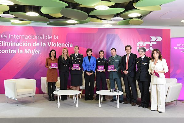 FCC conmemora el Día Internacional de la Eliminación de la Violencia contra la Mujer junto a las Fuerzas de Seguridad - 1, Foto 1