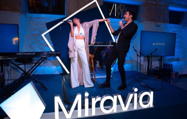 Miravia moderniza el clásico villancico junto a Álex Ubago y Sofía Ellar - 1, Foto 1