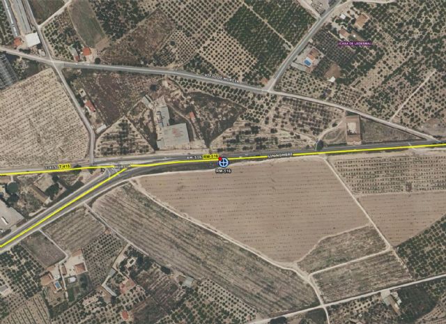 Servicios de emergencia atienden y trasladan a un herido en accidente de tráfico en Mula - 1, Foto 1