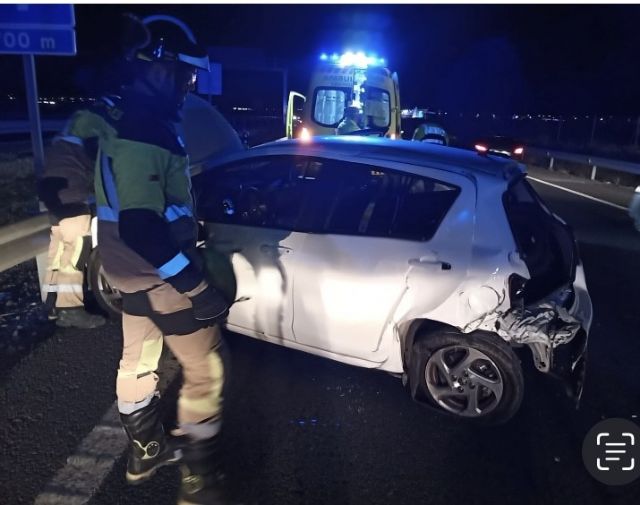 Dos heridos en un accidente de trfico en Alhama de Murcia, Foto 1