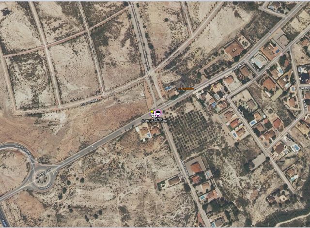 Servicios de emergencia atienden y trasladan a una mujer que ha caído en una zanja en Molina de Segura - 1, Foto 1