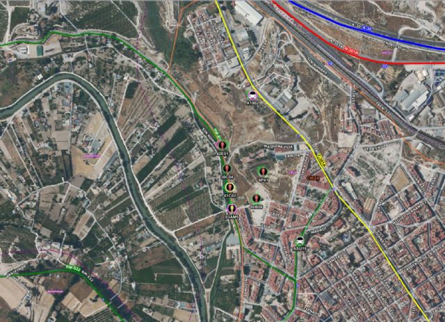 Bomberos trabajan en un incendio de vegetación en el paraje de la Isla, en Cieza - 1, Foto 1