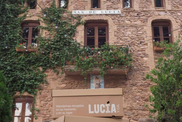 La conexión entre Lucía y Cía. y el Mas de Lucía reflejada en el banquete de mandarinas - 1, Foto 1