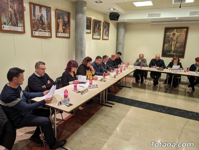 El alcalde felicita al Nazareno de Honor y al Pregonero de la Semana Santa del 2024 tras su nombramiento por parte del Ilustre Cabildo Superior de Procesiones - 2