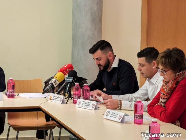 El alcalde felicita al Nazareno de Honor y al Pregonero de la Semana Santa del 2024 tras su nombramiento por parte del Ilustre Cabildo Superior de Procesiones - 5