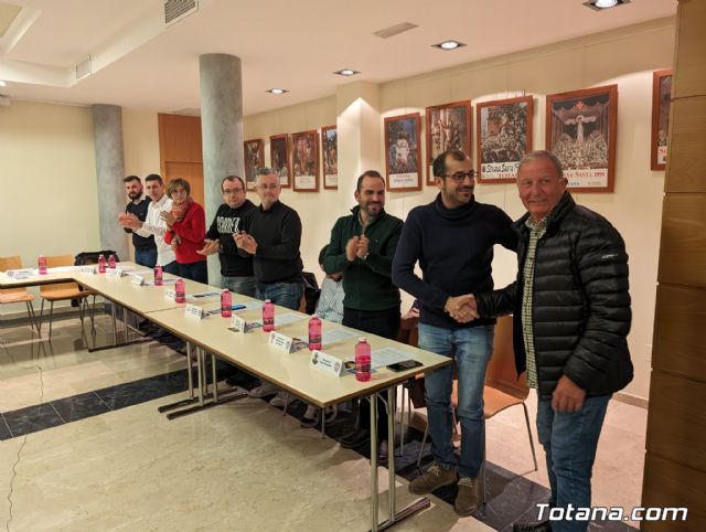 El alcalde felicita al Nazareno de Honor y al Pregonero de la Semana Santa del 2024 tras su nombramiento por parte del Ilustre Cabildo Superior de Procesiones - 13