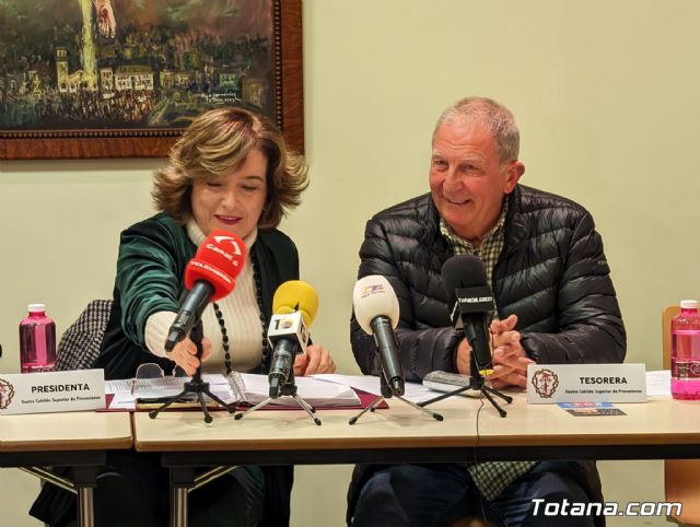 El alcalde felicita al Nazareno de Honor y al Pregonero de la Semana Santa del 2024 tras su nombramiento por parte del Ilustre Cabildo Superior de Procesiones - 15