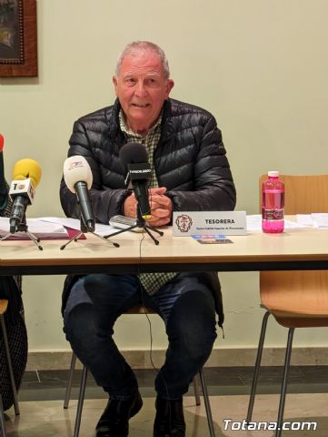 El alcalde felicita al Nazareno de Honor y al Pregonero de la Semana Santa del 2024 tras su nombramiento por parte del Ilustre Cabildo Superior de Procesiones - 16