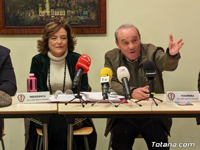 El alcalde felicita al Nazareno de Honor y al Pregonero de la Semana Santa del 2024 tras su nombramiento por parte del Ilustre Cabildo Superior de Procesiones - 22