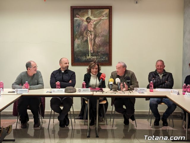 El alcalde felicita al Nazareno de Honor y al Pregonero de la Semana Santa del 2024 tras su nombramiento por parte del Ilustre Cabildo Superior de Procesiones - 23
