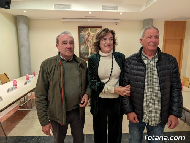 El alcalde felicita al Nazareno de Honor y al Pregonero de la Semana Santa del 2024 tras su nombramiento por parte del Ilustre Cabildo Superior de Procesiones - 26