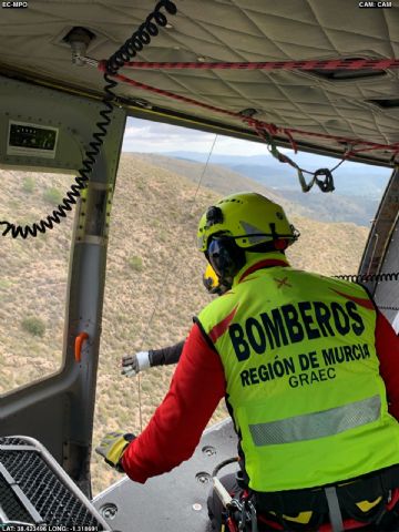 Servicios de emergencia rescatan a senderista en el Pico de la Cruz, Jumilla - 1, Foto 1