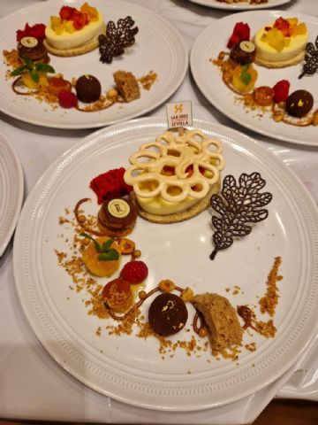 El postre conmemorativo del Grupo Robles triunfa en Madrid - 1, Foto 1