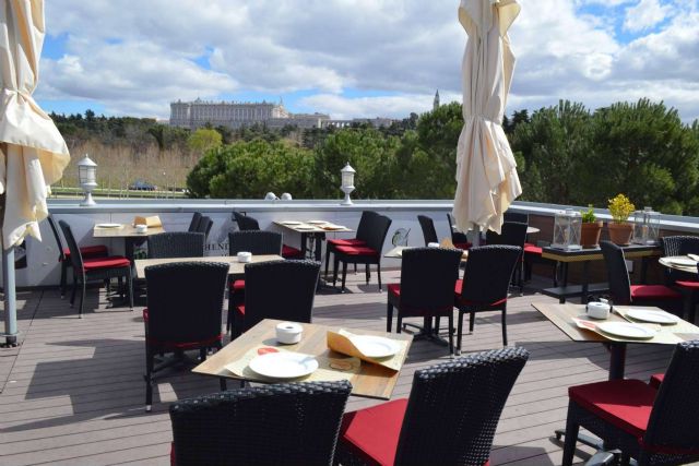 Mobiliario de hostelería para inaugurar la temporada de terraza - 1, Foto 1