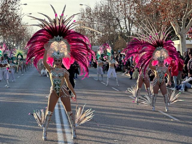 El desfile de comparsas cerró ayer domingo el Carnaval de Santiago de la Ribera - 1, Foto 1