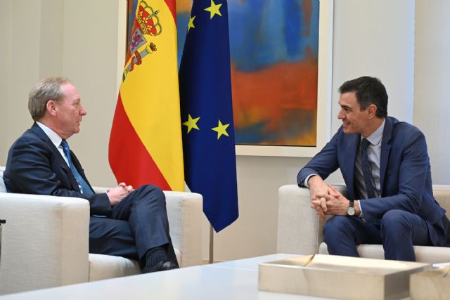 Pedro Sánchez recibe al presidente de Microsoft, que cuadruplicará sus inversiones en España hasta los 1.950 millones - 1, Foto 1
