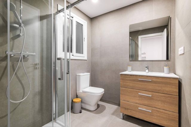 Una empresa de especialistas en reformas de baños es Muebles Industria - 1, Foto 1