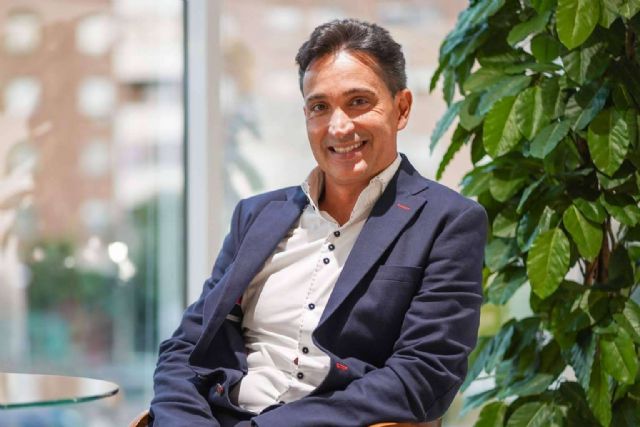 Otoplastia, blefaroplastia y rinoplastia, la especialización del Dr. Palacios Ortega - 1, Foto 1