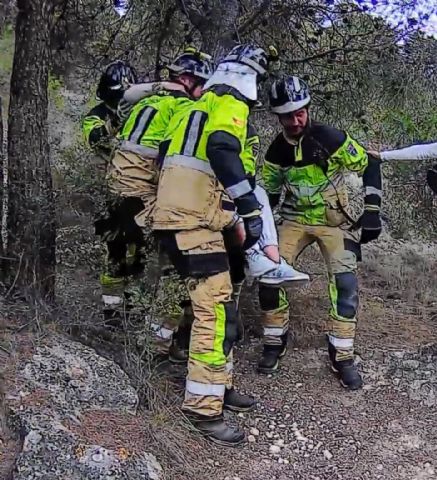 Rescatan a una persona lesionada en el Monte del Castillo, Yecla - 1, Foto 1