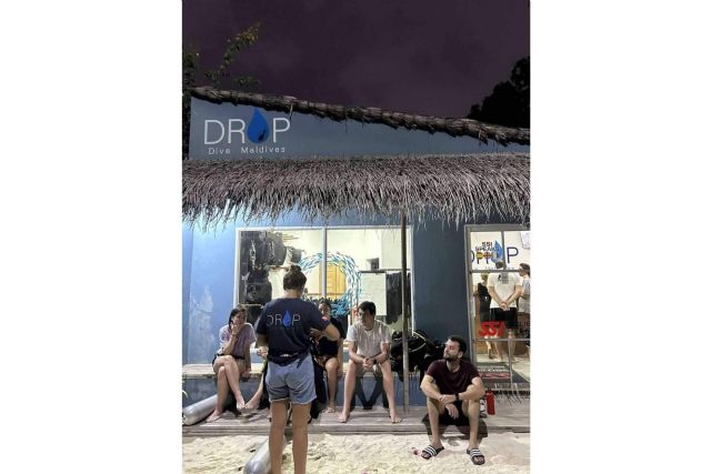 Paquetes de buceo para certificados de la mano de Drop Dive Maldives - 1, Foto 1