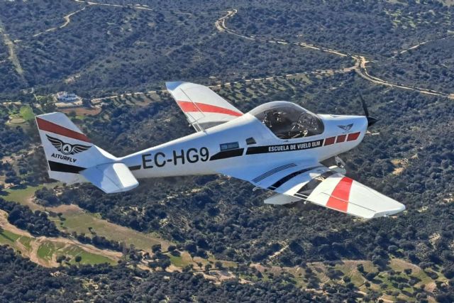 ´Volando alto y bajo. Las aventuras de un piloto de avioneta en busca de las mejores vistas del mundo´ (Asturias) - 1, Foto 1