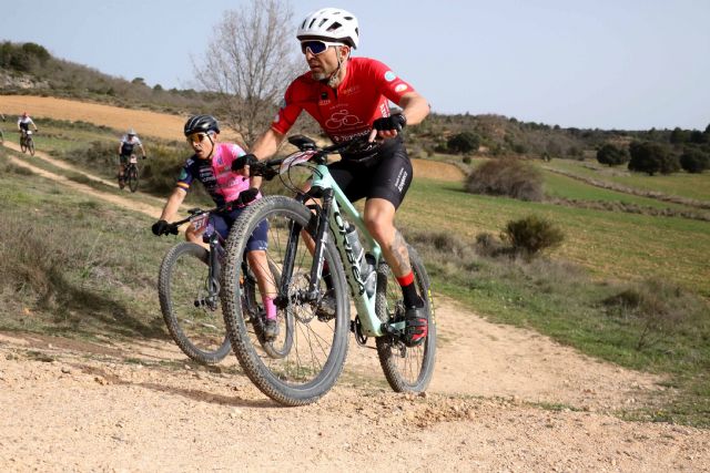 Javier Écija y Muriel Bouhet se imponen en la III Gárgoles Bike Race - 1, Foto 1