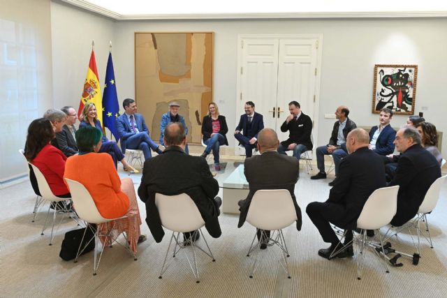 El presidente del Gobierno se reúne con representantes y profesionales del sector artístico - 1, Foto 1