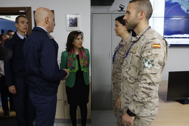 La ministra de Defensa visita el Centro de Operaciones de Vigilancia Espacial - 1, Foto 1