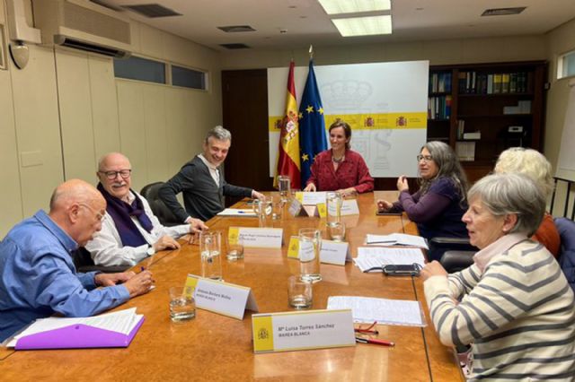 Mónica García se reúne con la Marea Blanca para abordar la defensa de la sanidad pública y universal - 1, Foto 1