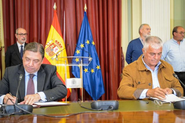 Planas firma con Unión de Uniones el acuerdo sobre las 43 medidas de respuesta del Gobierno a las inquietudes de agricultores y ganaderos - 1, Foto 1