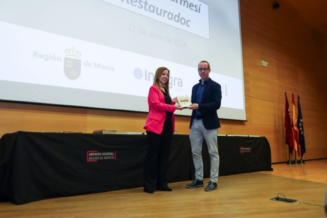 El Ayuntamiento recibe los primeros documentos digitalizados y restaurados del Archivo - 1, Foto 1