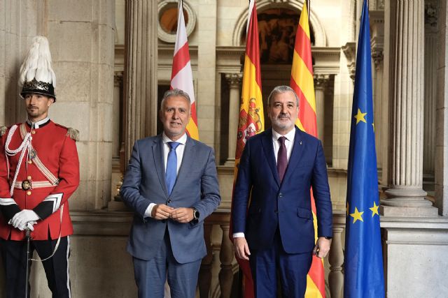 Ángel Víctor Torres se reúne con el alcalde de Barcelona, Jaume Collboni, para avanzar en la preparación de la Comisión de Colaboración Interadministrativa para este año - 1, Foto 1