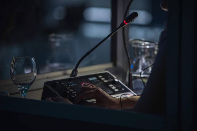 La planificación al aplauso, dominar la interpretación simultánea para el éxito de las conferencias multilingües - 1, Foto 1