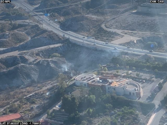 Servicios de emergencias extinguen un incendio de cañas y matorral en Lorca - 1, Foto 1