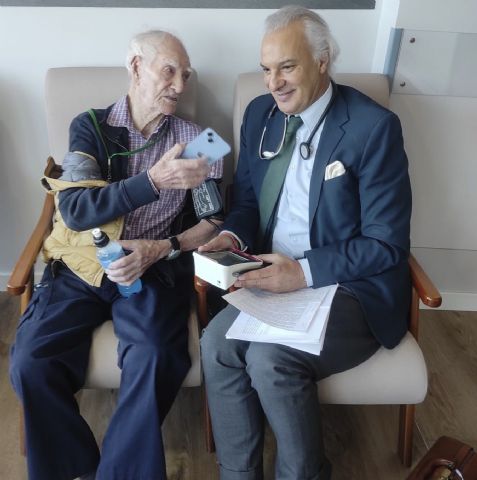 Don Servando revela su secreto para cumplir 109 años, arropado por el doctor Manuel de la Peña - 1, Foto 1