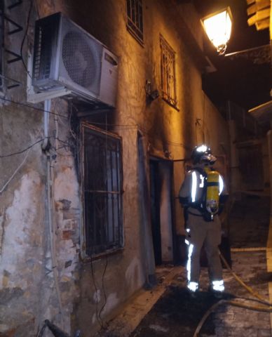 Fallecen 3 personas en el incendio de una vivienda ocurrido esta madrugada en Ricote - 1, Foto 1