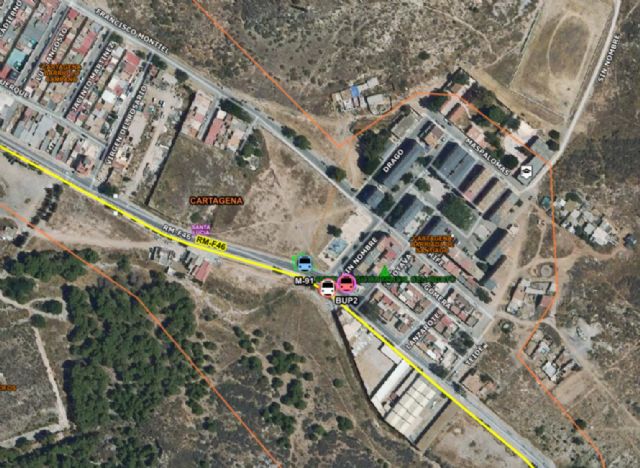 Tres personas heridas al chocar frontalmente un vehículo y un autobús, en Cartagena - 1, Foto 1