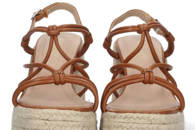 Sandalias que combinan estilo y comodidad para ofrecer el calzado ideal en los días soleados - 1, Foto 1