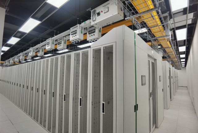 Schneider Electric presenta su nueva solución I-Line Track Busway para Centros de Datos - 1, Foto 1