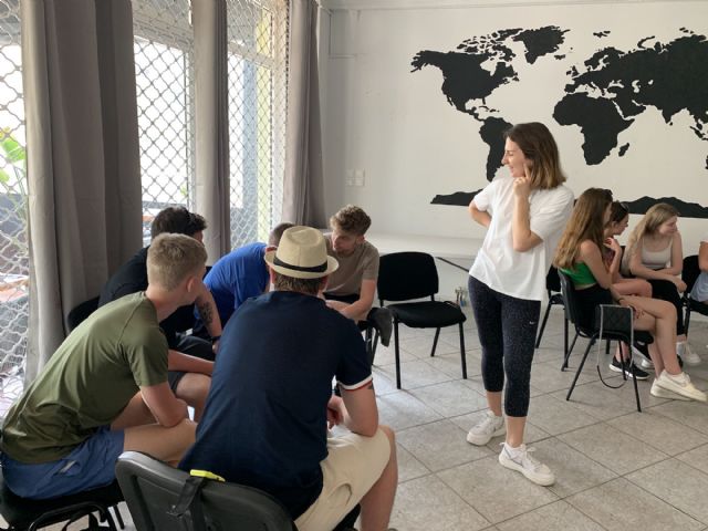 Escribir un correo, aceptar una crítica constructiva o priorizar el trabajo, los principales puntos que enfrentan a jóvenes sin experiencia laboral y empresarios - 1, Foto 1