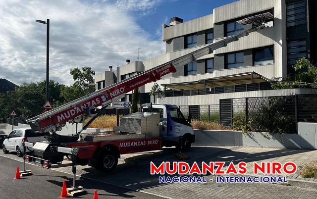 Mudanzas Niro: liderando el alquiler de grúas en Madrid con una gama completa de soluciones - 1, Foto 1