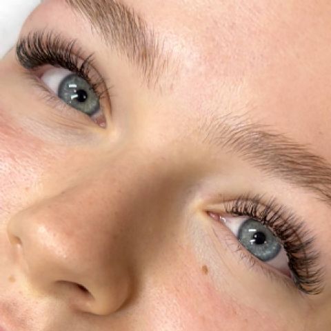 Extensiones de pestañas y el modelo de negocio de Lashes & Go - 1, Foto 1