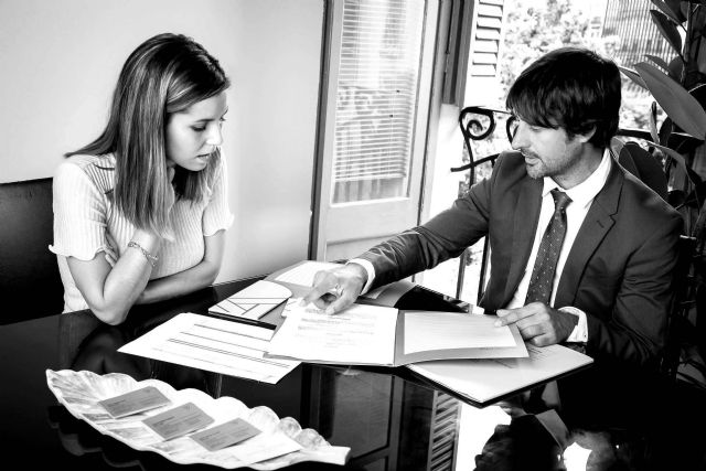 Asesoramiento especializado en derecho civil y bancario, con los profesionales de AMT Advocats - 1, Foto 1