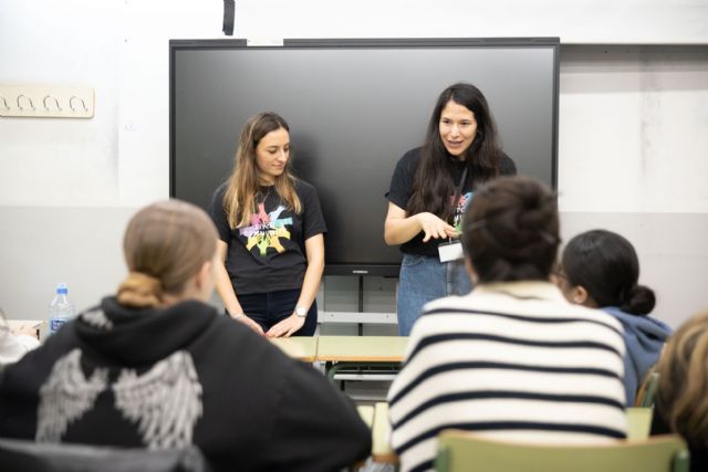 Fitch Ratings y United Way impulsan la formación STEM con sesiones de robótica en el Colegio Padre Marina de Puente de Vallecas y en la Escola Ciutat Comtal de Barcelona - 1, Foto 1