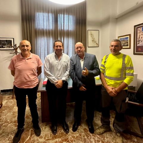 El Ayuntamiento de Mula se reúne con el padre del niño Julián Costa para visibilizar el cáncer infantil y reivindicar más recursos sanitarios - 1, Foto 1