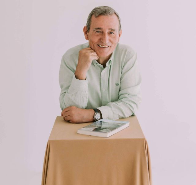 Amador López García acerca la medicina al gran público en su libro, ‘Medicina de Familia; Andando el camino’ - 1, Foto 1