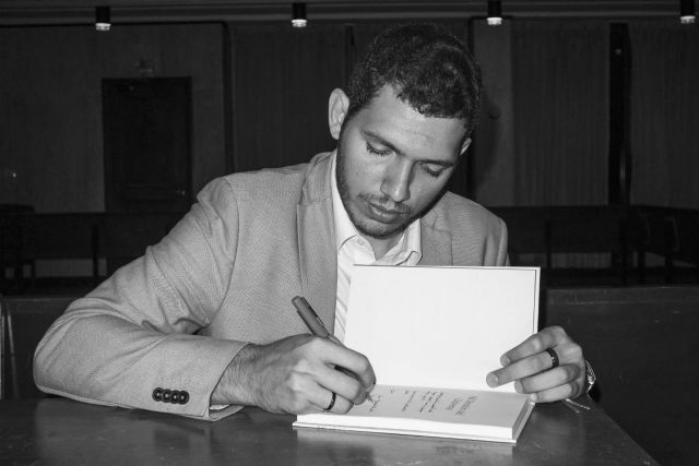 Julio Aurelio Olivero Lara publica ‘Mi versión del universo’, una antología poética con la que invita al lector a encontrarse a si mismo en cada una de sus poesías - 1, Foto 1